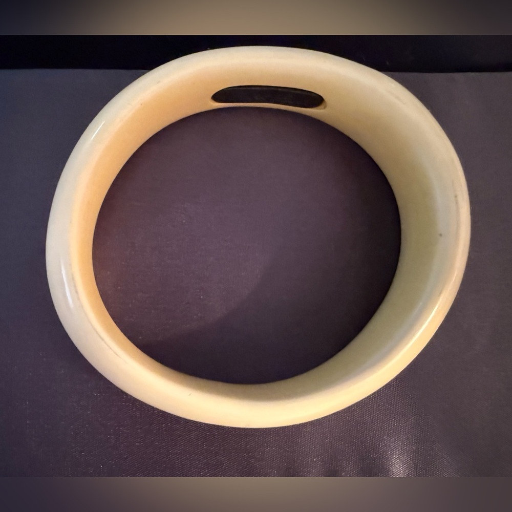 Vintage Classic Lauren Ralph Lauren Lucite Resign Bangle Bracelet Ivory Cream